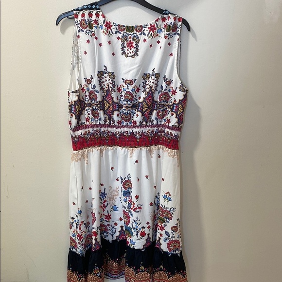 Suzanne Betro White and Red Floral Midi Dress - Picture 4 of 4